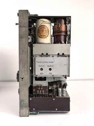 15 Watt Sender Empfänger  a " 15 W.S.E.a" datiert 1941. Frontplatte Originallack, Gehäuse samt Deckel überlackiert