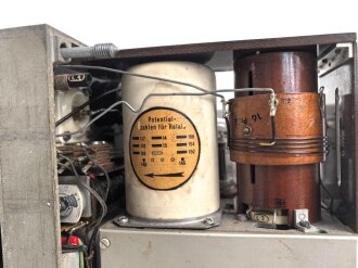 15 Watt Sender Empfänger  a " 15 W.S.E.a" datiert 1941. Frontplatte Originallack, Gehäuse samt Deckel überlackiert