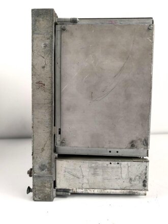 15 Watt Sender Empfänger  a " 15 W.S.E.a" datiert 1941. Frontplatte Originallack, Gehäuse samt Deckel überlackiert