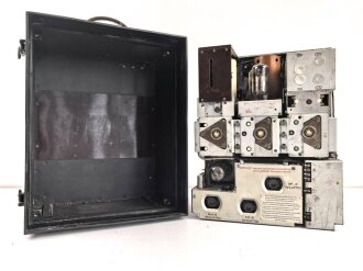 15 Watt Sender Empfänger  a " 15 W.S.E.a" datiert 1941. Frontplatte Originallack, Gehäuse samt Deckel überlackiert
