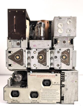 15 Watt Sender Empfänger  a " 15 W.S.E.a" datiert 1941. Frontplatte Originallack, Gehäuse samt Deckel überlackiert