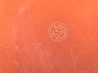 Butterdose Wehrmacht aus oranger Preßmasse. Guter Zustand