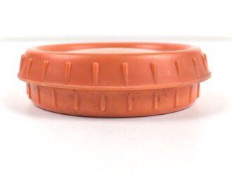 Butterdose Wehrmacht aus oranger Preßmasse. Guter Zustand