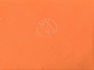 Butterdose Wehrmacht aus oranger Preßmasse. Guter Zustand