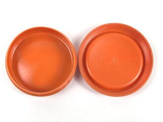 Butterdose Wehrmacht aus oranger Preßmasse. Guter Zustand