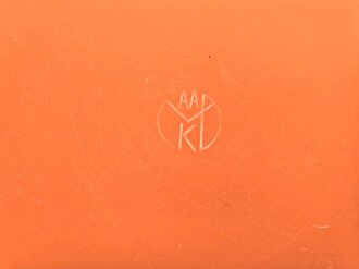 Butterdose Wehrmacht aus oranger Preßmasse. Guter Zustand