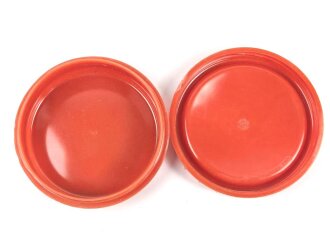 Butterdose Wehrmacht aus oranger Preßmasse. Ungereinigtes Stück