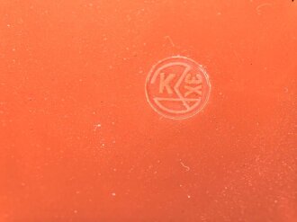 Butterdose Wehrmacht aus oranger Preßmasse. Ungereinigtes Stück