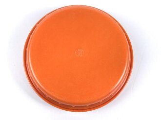 Butterdose Wehrmacht aus oranger Preßmasse. Ungebraucht, mit Glaseinsatz