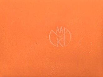 Butterdose Wehrmacht aus oranger Preßmasse. Ungebraucht, mit Glaseinsatz