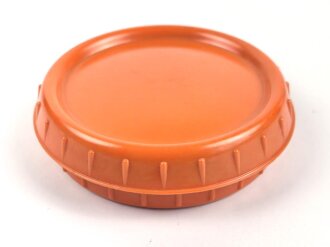 Butterdose Wehrmacht aus oranger Preßmasse. Ungebraucht, mit Glaseinsatz