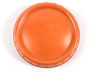 Butterdose Wehrmacht aus oranger Preßmasse. Ungebraucht, mit Glaseinsatz