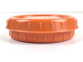 Butterdose Wehrmacht aus oranger Preßmasse. Ungebraucht, mit Glaseinsatz