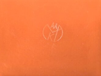 Butterdose Wehrmacht aus oranger Preßmasse. Ungebraucht, mit Glaseinsatz