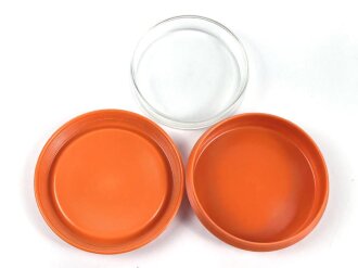 Butterdose Wehrmacht aus oranger Preßmasse. Ungebraucht, mit Glaseinsatz