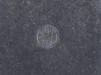 Butterdose Wehrmacht aus schwarzer Preßmasse. Ungereinigtes Stück