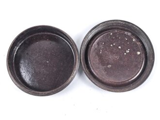 Butterdose Wehrmacht aus brauner Preßmasse. Ungereinigtes Stück