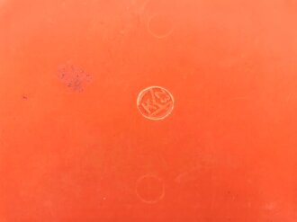 Butterdose Wehrmacht aus oranger Preßmasse. Ungereinigtes Stück