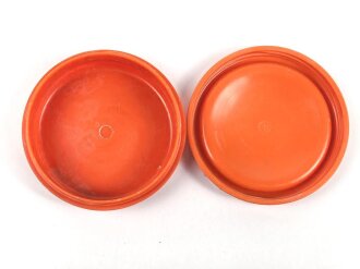 Butterdose Wehrmacht aus oranger Preßmasse. Ungereinigtes Stück