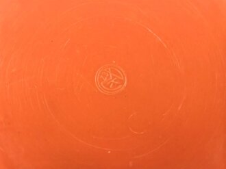 Butterdose Wehrmacht aus oranger Preßmasse. Ungereinigtes Stück