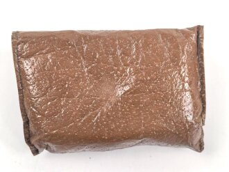 Allgemeine Schutz Brille Wehrmacht in Kunstlederhülle, ungetragenes Stück mit dunklen Ultrasin Gläsern. Hinweiszette mit Druckvermerk von 1942