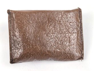 Allgemeine Schutz Brille Wehrmacht in Kunstlederhülle, ungetragenes Stück mit dunklen Ultrasin Gläsern. Hinweiszette mit Druckvermerk von 1942