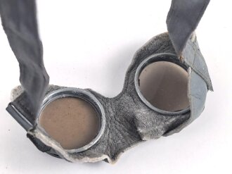 Allgemeine Schutz Brille Wehrmacht in Kunstlederhülle, ungetragenes Stück mit dunklen Ultrasin Gläsern