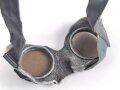 Allgemeine Schutz Brille Wehrmacht in Kunstlederhülle, ungetragenes Stück mit dunklen Ultrasin Gläsern