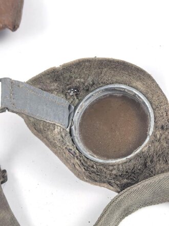 Allgemeine Schutz Brille Wehrmacht in Kunstlederhülle, ungetragenes Stück mit dunklen Ultrasin Gläsern