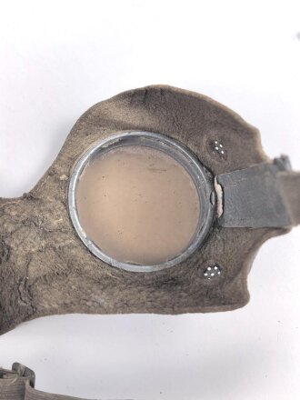 Allgemeine Schutz Brille Wehrmacht in Kunstlederhülle, ungetragenes Stück mit dunklen Ultrasin Gläsern