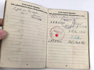 Soldbuch Heer, ausgestellt am 24.2.1944 , dazu die Verleihungsurkunde für das Eiserene Kreuz 2. Klasse