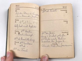 "Merkbuch für 1943" von einem Soldaten mit einigen Eintragungen, unter DIN A6