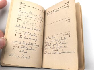 "Merkbuch für 1943" von einem Soldaten mit einigen Eintragungen, unter DIN A6