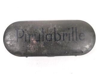 Leeres Blechetui für eine " Pirulabrille"