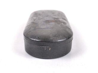 Leeres Blechetui für eine " Pirulabrille"