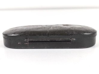 Leeres Blechetui für eine " Pirulabrille"