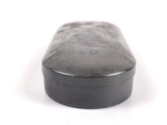 Leeres Blechetui für eine " Pirulabrille"