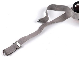 Getönte Brille mit Aluminiumrahmen, sieht man so immer wieder auf Fotos bei Angehörigen der Gebirgstruppe. Ungetragenes Stück.