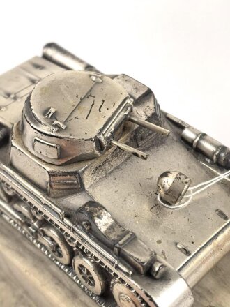 Panzerkampfwagen I, Spritzgußmodell versilbert, auf Marmorsockel, dieser 11 x 17cm