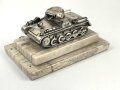 Panzerkampfwagen I, Spritzgußmodell versilbert, auf Marmorsockel, dieser 11 x 17cm