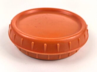 Butterdose Wehrmacht aus oranger Preßmasse. Ungebraucht, mit Glaseinsatz