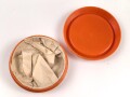 Butterdose Wehrmacht aus oranger Preßmasse. Ungebraucht, mit Glaseinsatz