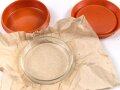 Butterdose Wehrmacht aus oranger Preßmasse. Ungebraucht, mit Glaseinsatz