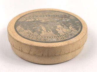 Leere Pappdose "Aggenstein mit Emmentaler-Zusatz" Schmelzkäse. Durchmesser 11cm, höchstwahrscheinlich aus der Zeit des 2. Weltkrieg