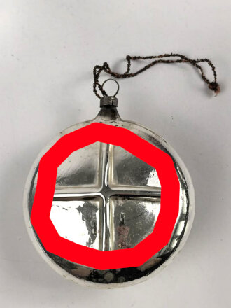 Julschmuck / Christbaumschmuck aus den 30iger Jahren . Fertigung aus Glas, Durchmesser etwa 7cm, erhabenes Sonnernad