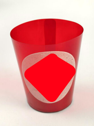 Kerzenhalter aus rotem Chelluloid ? Durchmesser oben etwa...