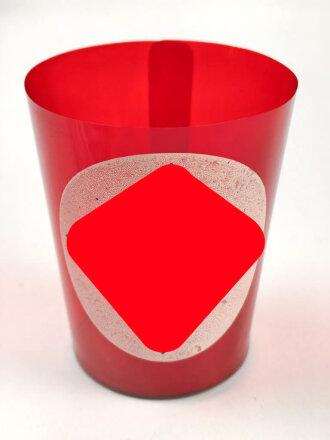 Kerzenhalter aus rotem Chelluloid ? Durchmesser oben etwa 6,5cm, schwarzes Hakenkreuz auf weissem Grund.