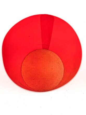 Kerzenhalter aus rotem Chelluloid ? Durchmesser oben etwa 6,5cm, schwarzes Hakenkreuz auf weissem Grund.