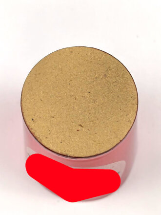 Kerzenhalter aus rotem Chelluloid ? Durchmesser oben etwa 6,5cm, schwarzes Hakenkreuz auf weissem Grund.