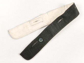 Kragenbinde für eine Feldbluse des Heeres, Gemessen vom jeweils äusseren Ende Knopfloch 44cm